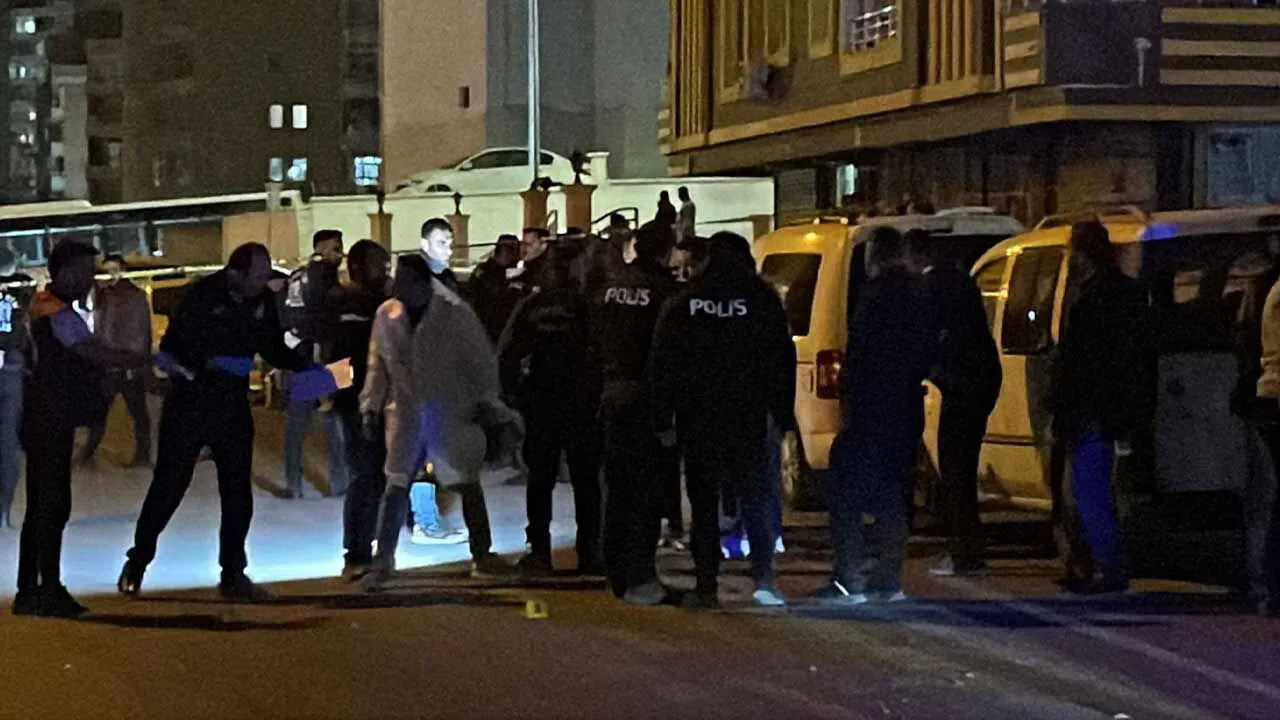 Park Yeri Bulamadi Dugundekilere Ates Acti 1 Olu 7 Yarali 4