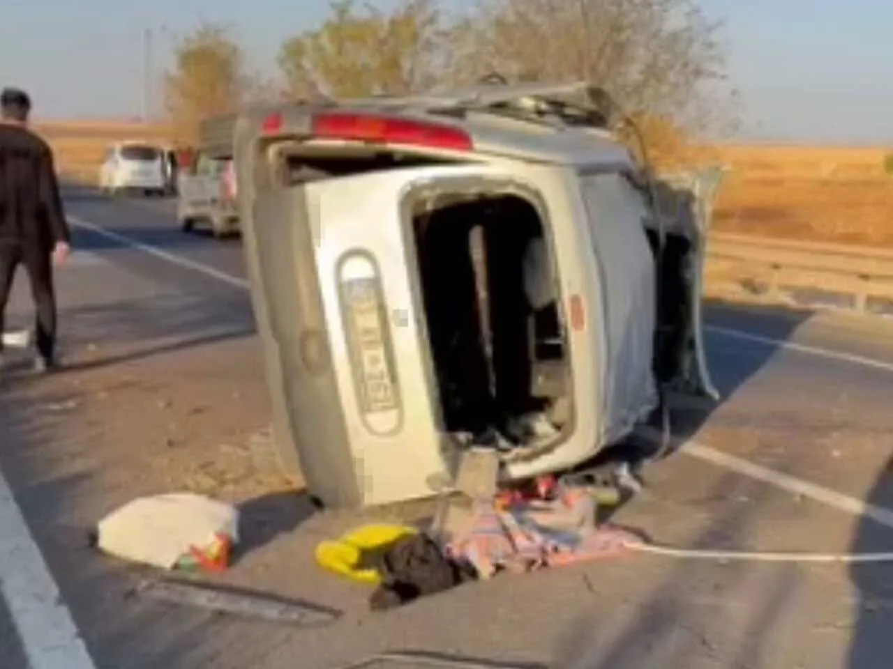 Sanliurfada Hafif Ticari Arac Devrildi 1 Olu 3 Yarali 1