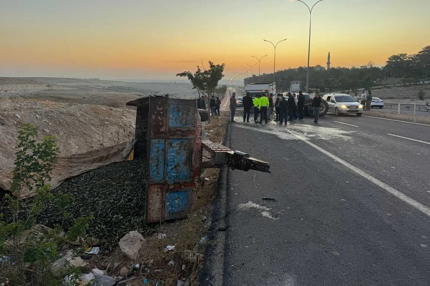 Sanliurfada Traktor Ile Kamyonet Carpisti 2 Yarali 1