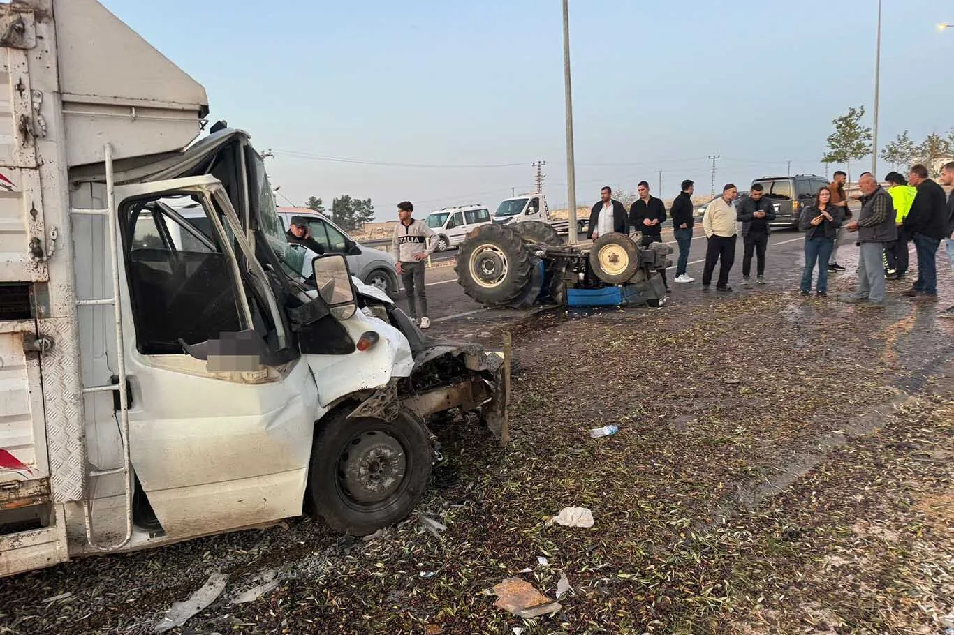 Sanliurfada Traktor Ile Kamyonet Carpisti 2 Yarali 2
