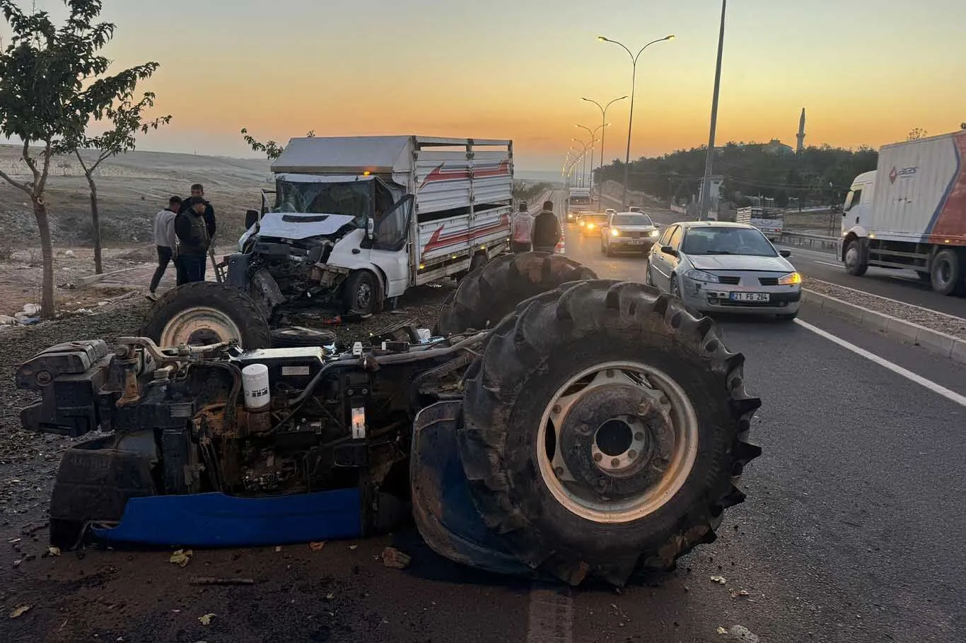 Sanliurfada Traktor Ile Kamyonet Carpisti 2 Yarali 3