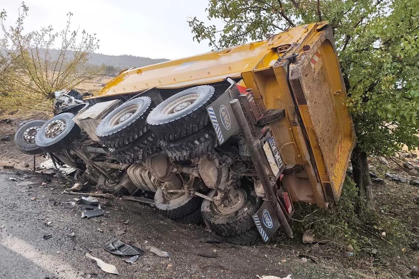Siverek Adiyaman Kara Yolunda 2 Kamyon Kafa Kafaya Carpisti 1 Olu 1 Agir Yarali 1