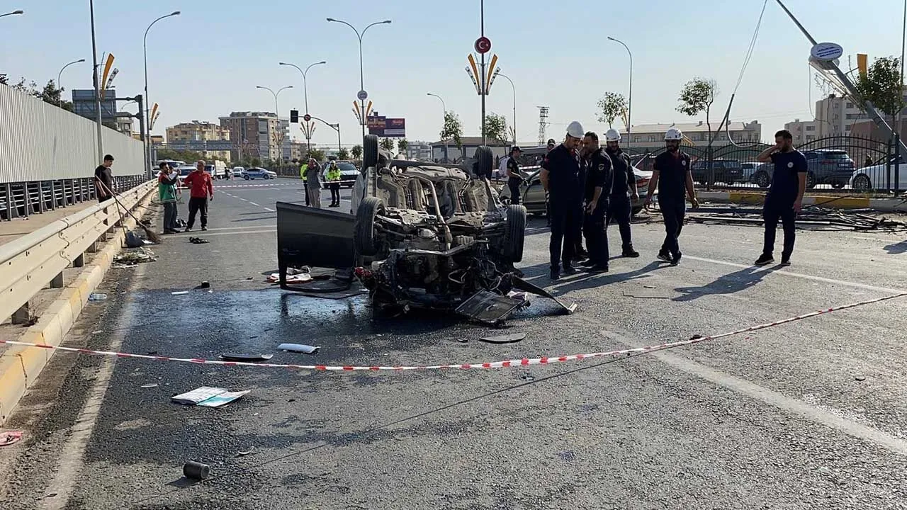 Zincirleme Trafik Kazasinda 2 Kisi Oldu 2 Kisi Yaralandi 2