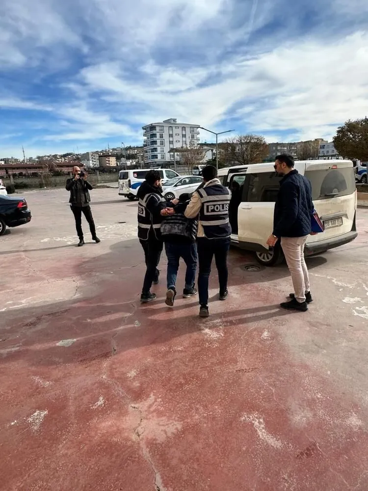 2 Cocuk Annesi Kadinin Oldurulup Altinlarinin Satildigi Anlar Kamerada 2