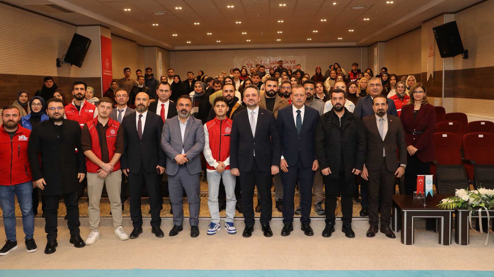 Bakan Yardımcısı Eminoğlu Bitlis Eren Üniversitesi'nde “Gazze Ve Gençlik” Söyleşisinde Öğrencilerle Buluştu 2