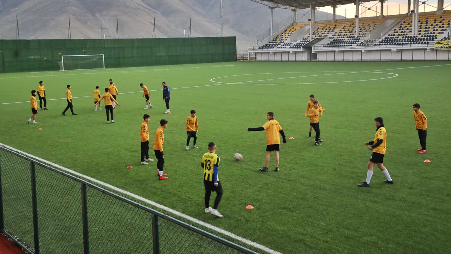 Başkan Tanğlay, Bitlis Spor Altyapısında Yetişen Gençleri Ziyaret Etti 1
