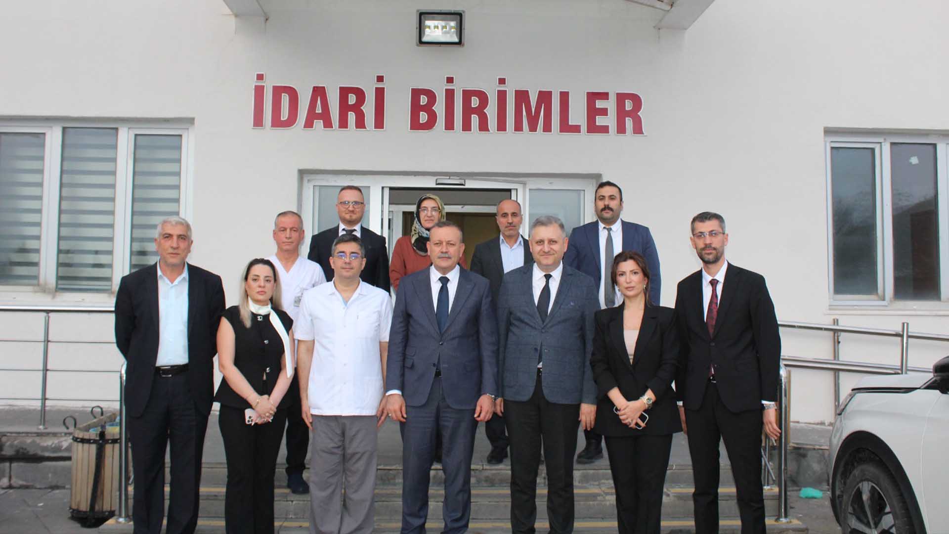 Bitlis Eren Üniversitesi Rektörü Elmastaş’tan Başhekim Sarıçoban’a Hayırlı Olsun Ziyareti 1