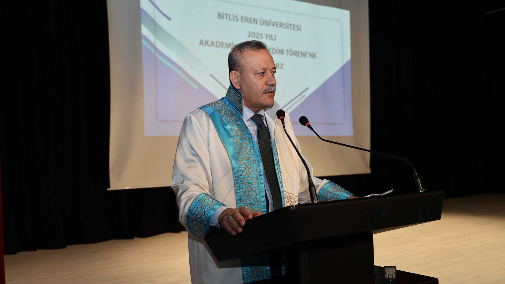 Bitlis Eren Üniversitesi’nde 2025 Yılı Akademik Biniş Takdim Töreni Düzenlendi 1