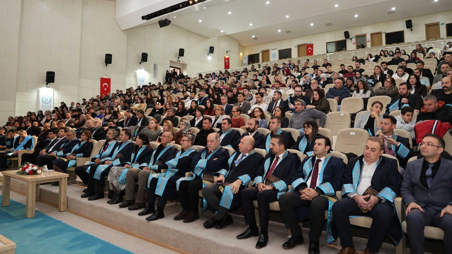 Bitlis Eren Üniversitesi’nde 2025 Yılı Akademik Biniş Takdim Töreni Düzenlendi 5