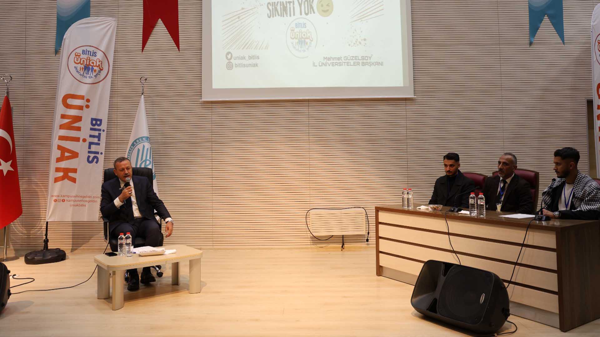 Bitlis Eren Üniversitesi'nde Açık Mikrofon Buluşması 1
