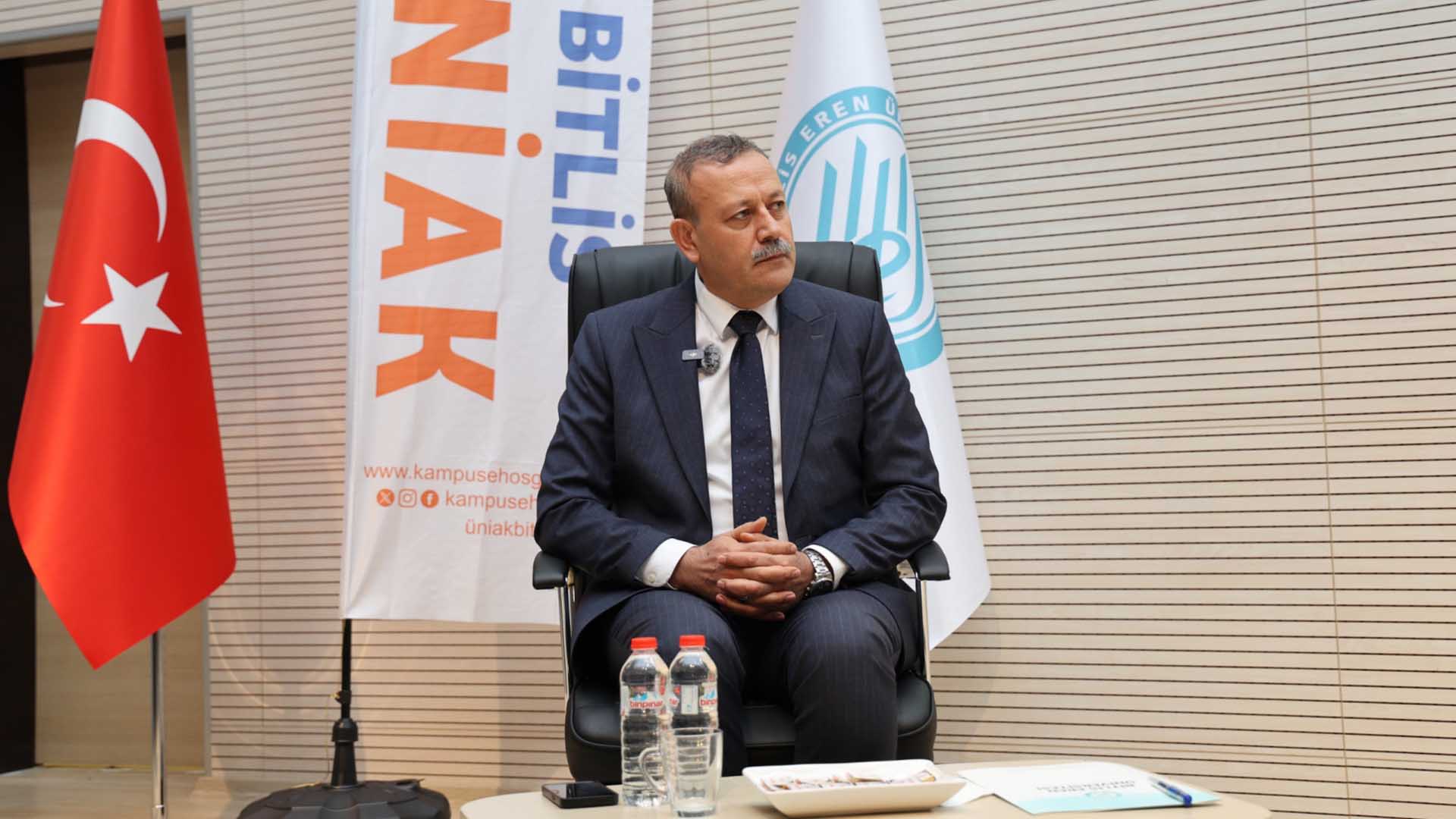Bitlis Eren Üniversitesi'nde Açık Mikrofon Buluşması 3