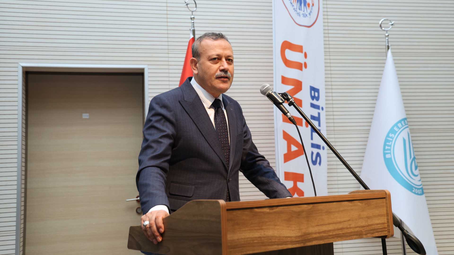 Bitlis Eren Üniversitesi'nde Açık Mikrofon Buluşması 4