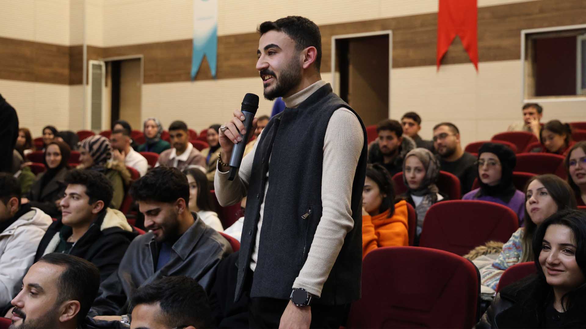 Bitlis Eren Üniversitesi'nde Açık Mikrofon Buluşması