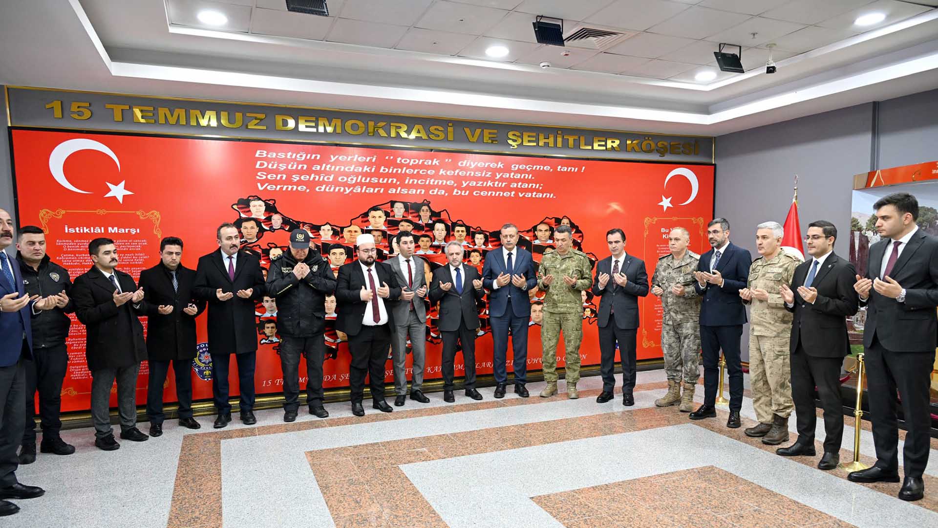 Bitlis Protokolünden Şehit Polisler İçin Taziye Ziyareti 3