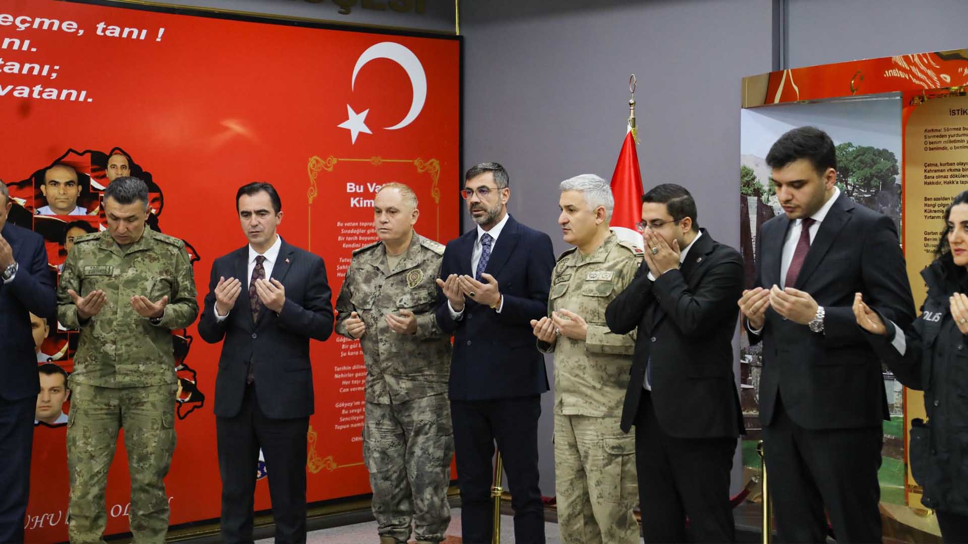 Bitlis Protokolünden Şehit Polisler İçin Taziye Ziyareti