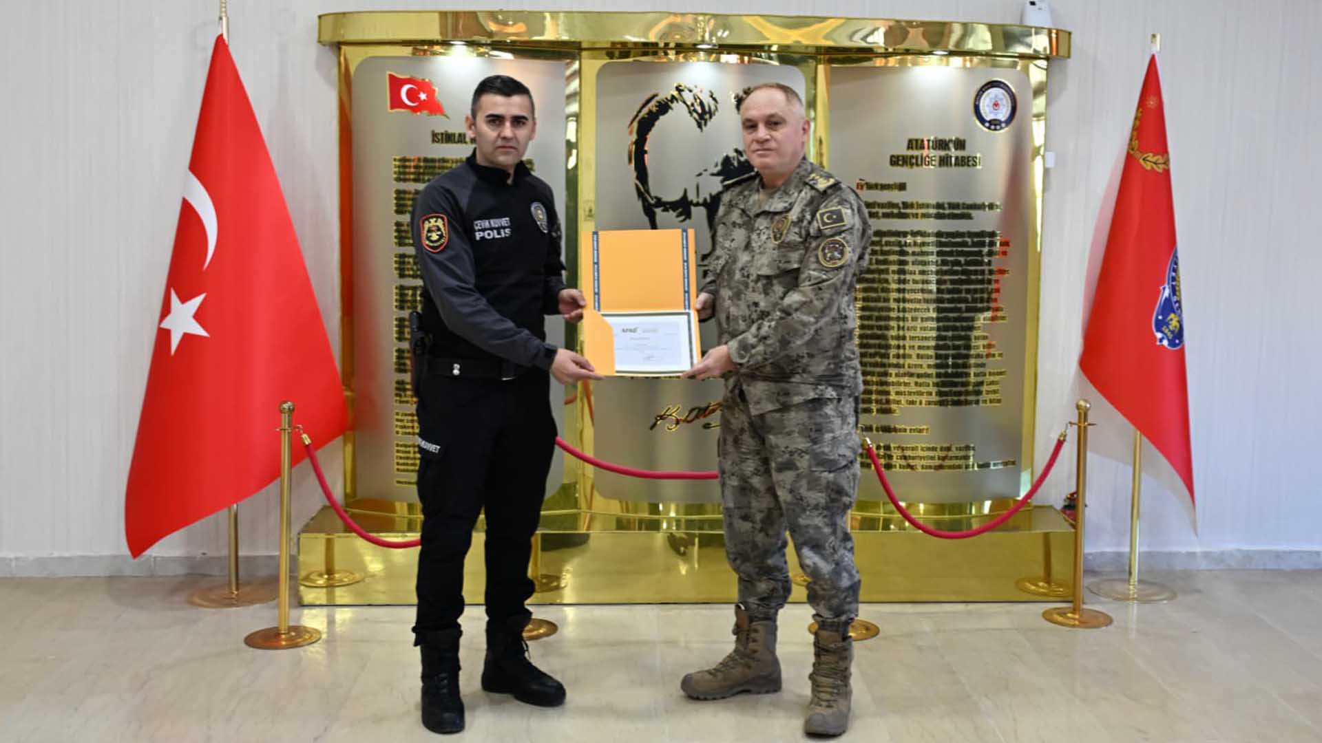 Bitlis’te Çevik Kuvvet Personellerine Sertifika Takdim Edildi 2