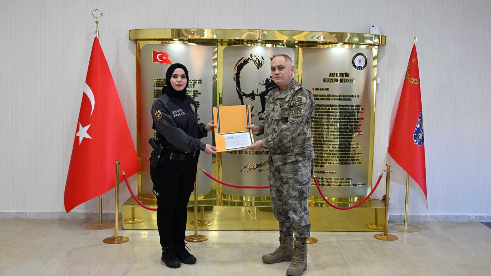 Bitlis’te Çevik Kuvvet Personellerine Sertifika Takdim Edildi 3