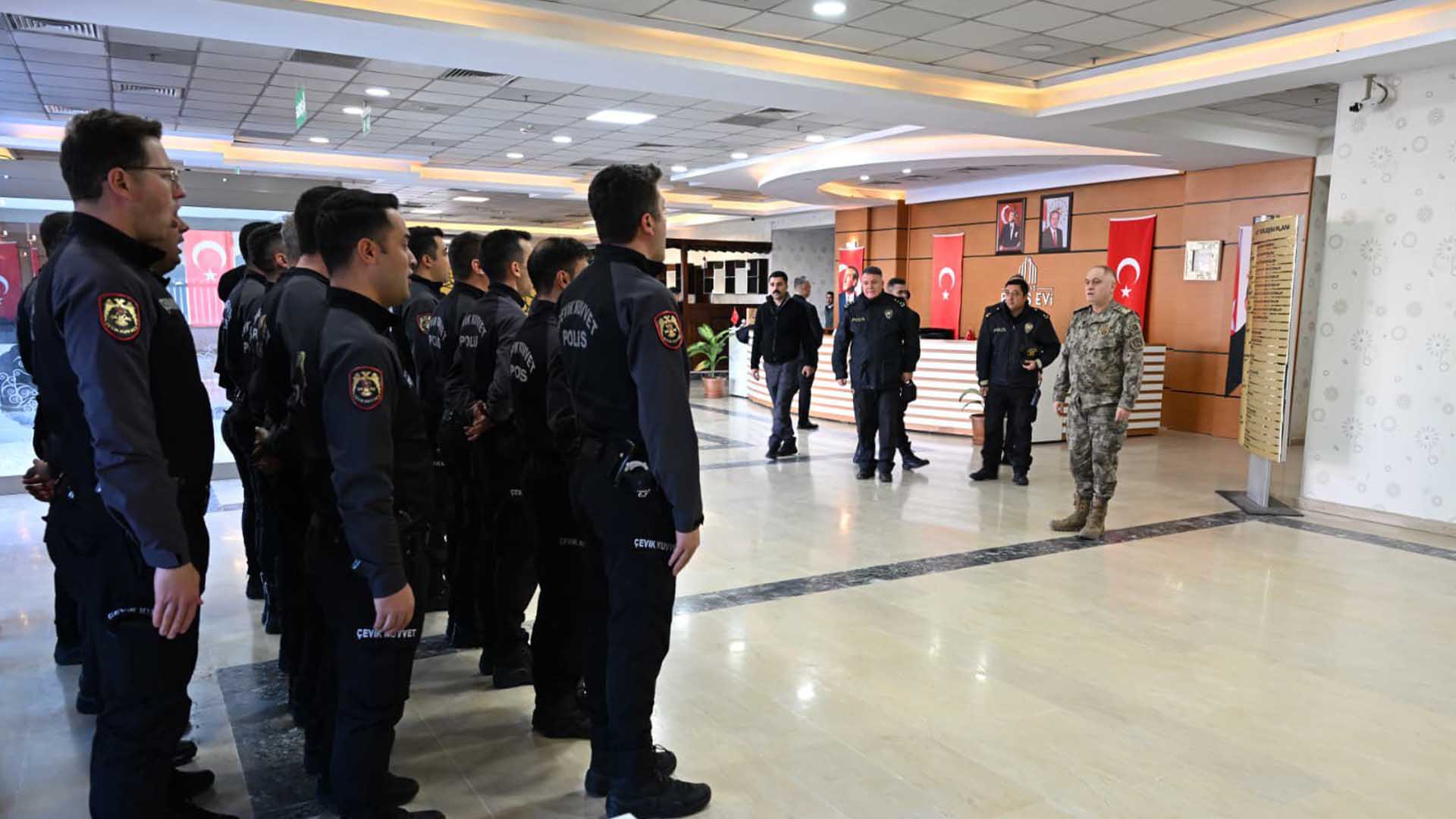 Bitlis’te Çevik Kuvvet Personellerine Sertifika Takdim Edildi
