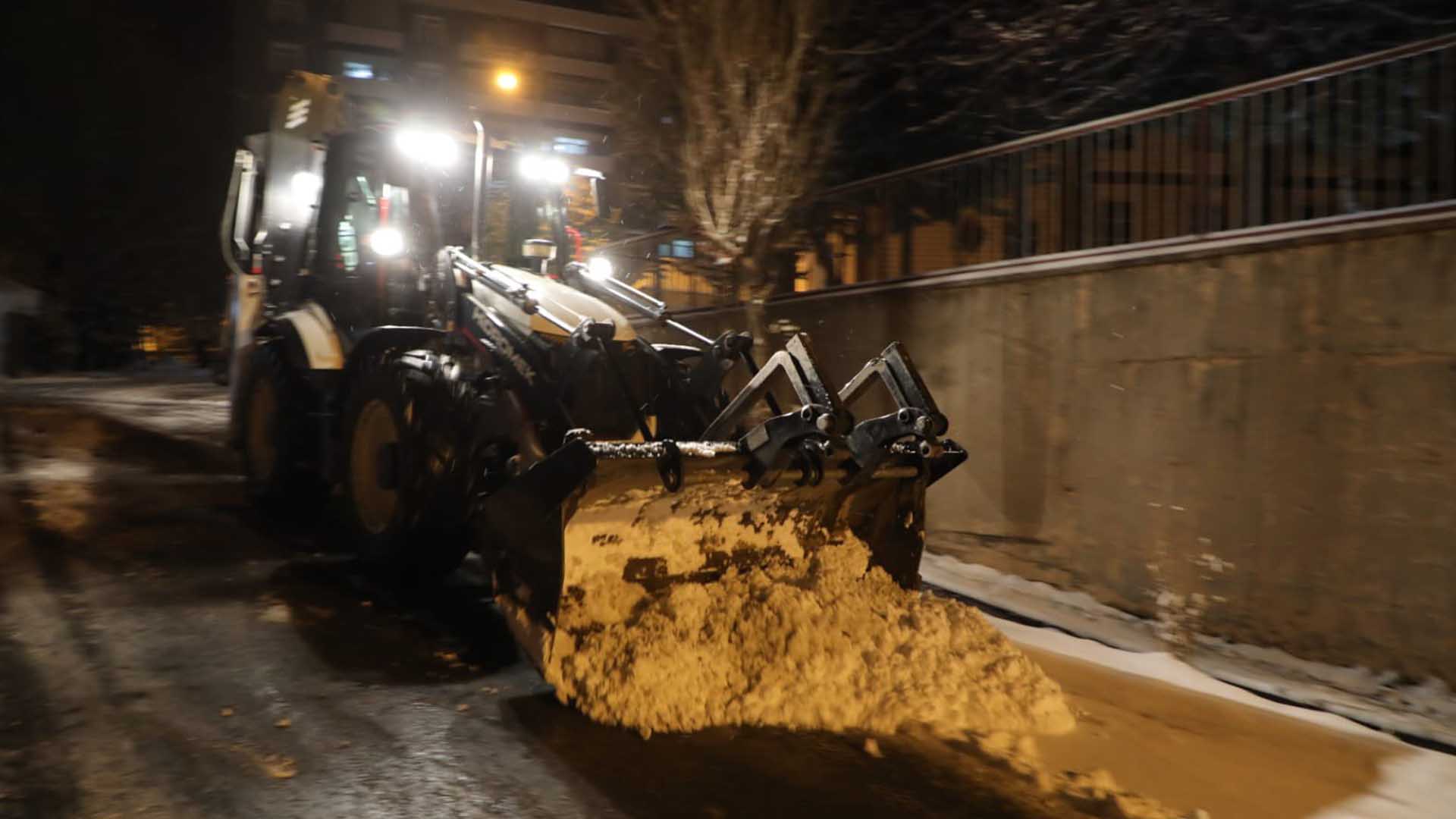 Bitlis’te Karla Mücadele Çalışmaları Aralıksız Sürüyor 1