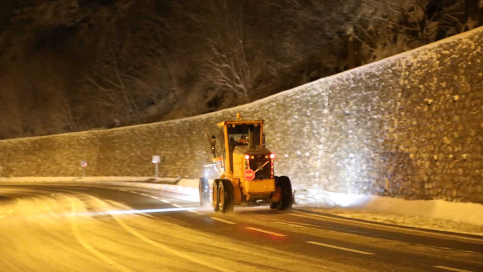Bitlis’te Karla Mücadele Çalışmaları Aralıksız Sürüyor