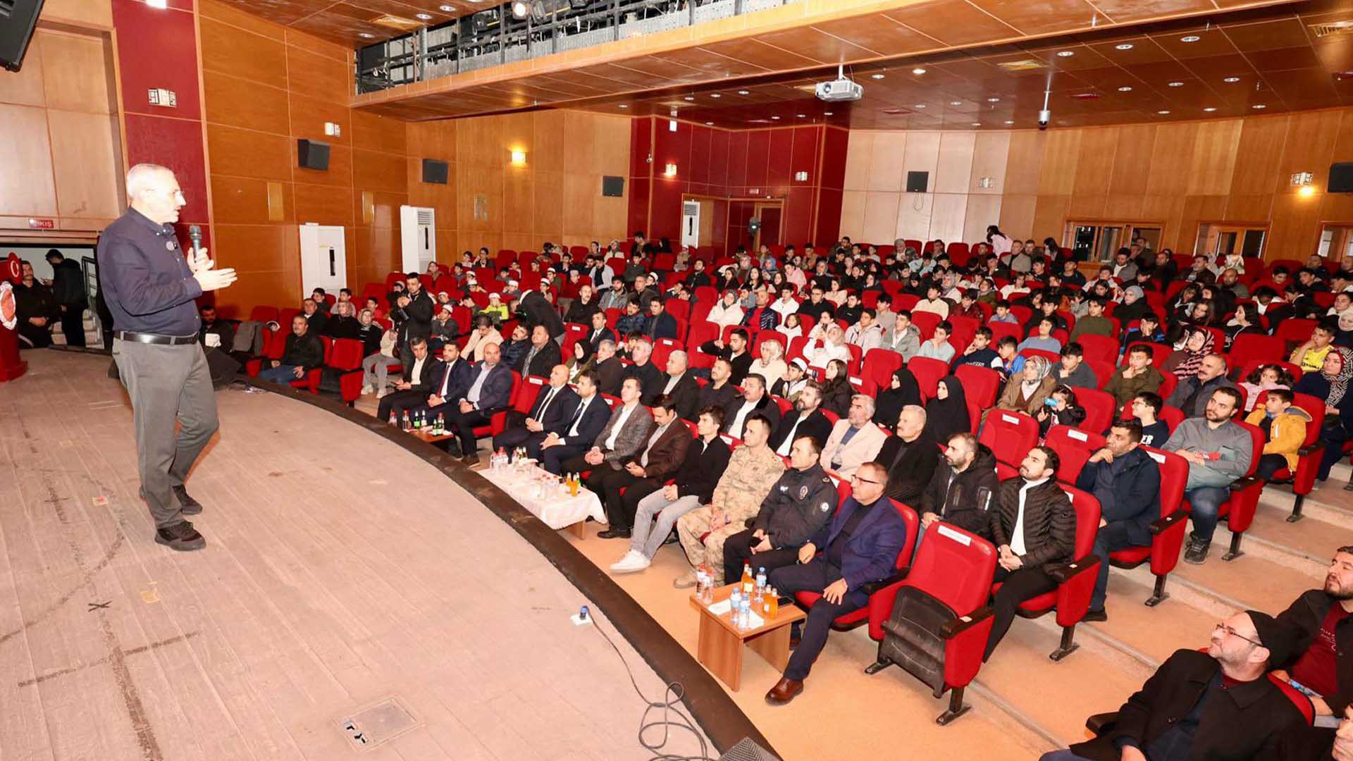 Bitlis’te Kubbet’ül İslam Ahlat Buluşmaları Kapsamında Uzay Ve Teknoloji Programı Düzenlendi