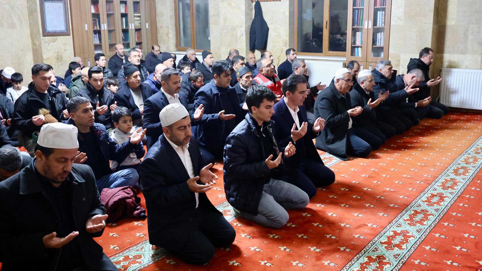 Bitlis’te Regaip Kandili Dualarla İdrak Edildi 1