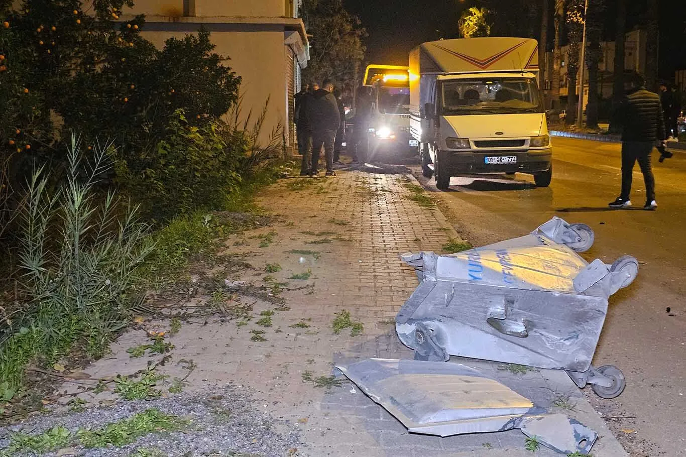 Cocuk Surucunun Kullandigi Otomobil Kamyonete Ve Duvara Carpti 1 Olu 1 Yarali 2