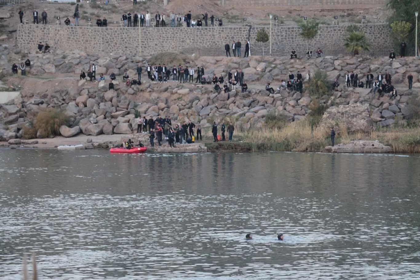 Dicle Nehrine Dusen Terligini Almak Isterken Suya Dusup Kayboldu 1