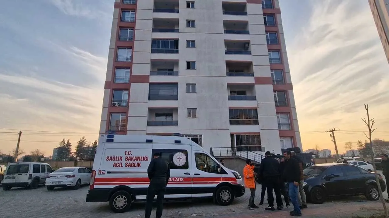 Diyarbakirda 18 Yasindaki Kadin Bos Bir Evde Cop Poseti Icinde Olu Bulundu 3