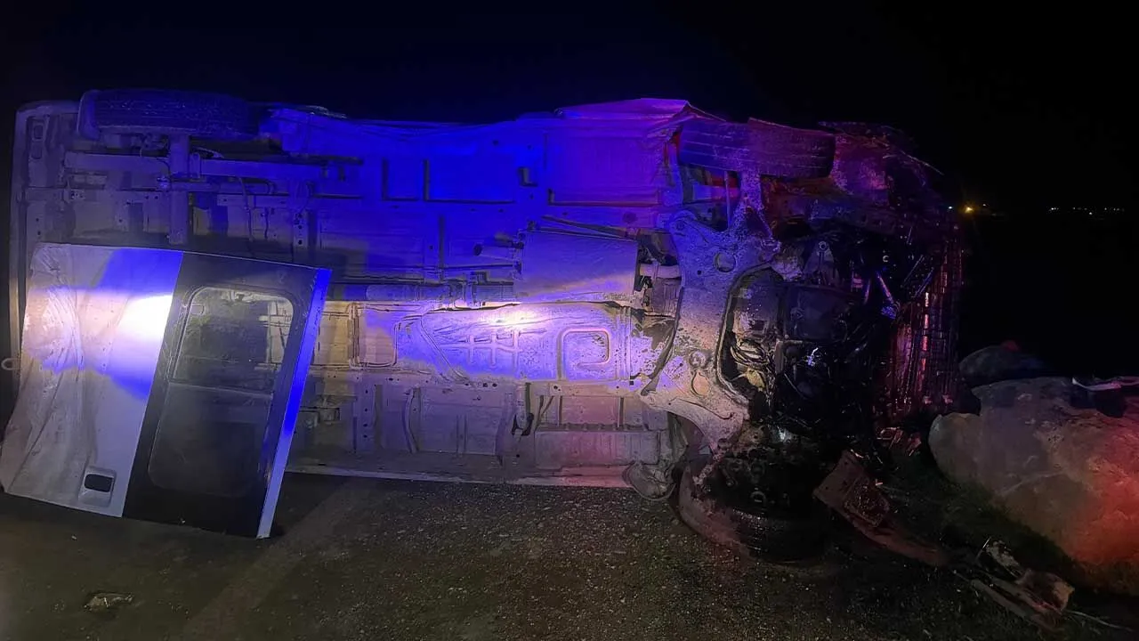 Diyarbakirda Isci Servisi Devrildi 16 Yarali 3