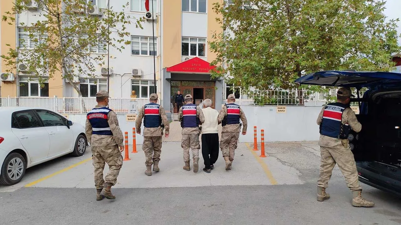 Esini Baltayla Oldurup Evin Banyosuna Gomdu 1