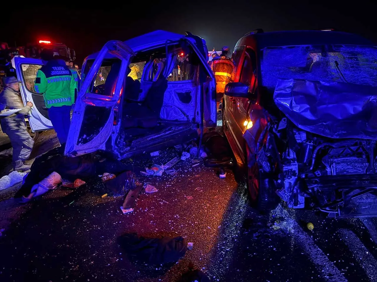 Mardinde 3 Aracin Karistigi Kazada 3 Kisi Oldu 6 Kisi Yaralandi 1