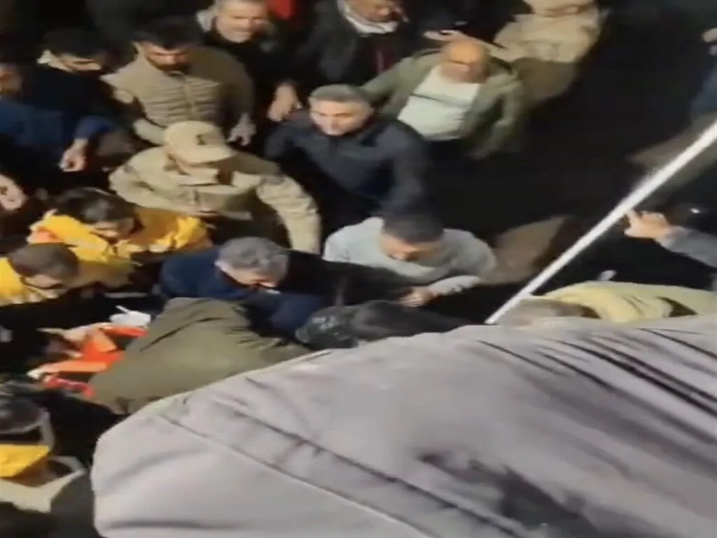 Misir Kurutma Silosunun Altinda Kalan Isci Oldu 3