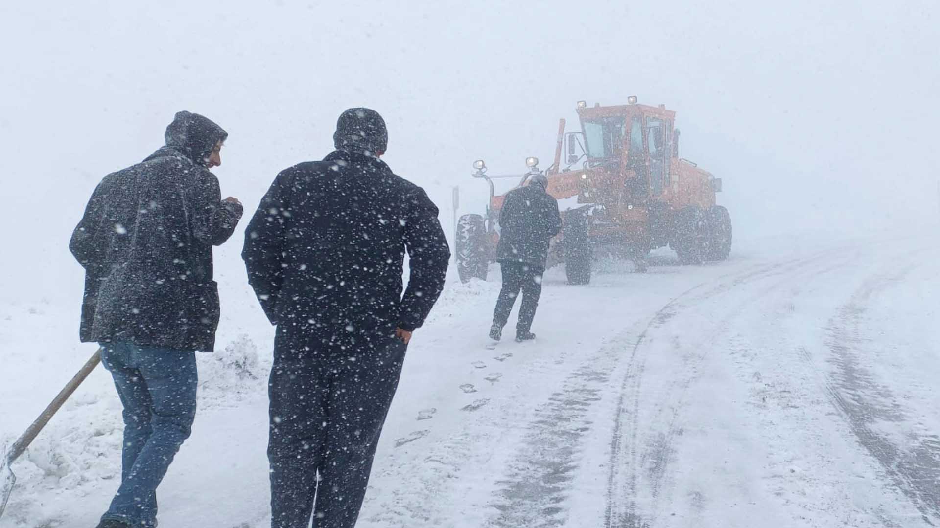 Mutki Muş Karayolu Kar Ve Tipi Nedeniyle Ulaşıma Kapatıldı 2