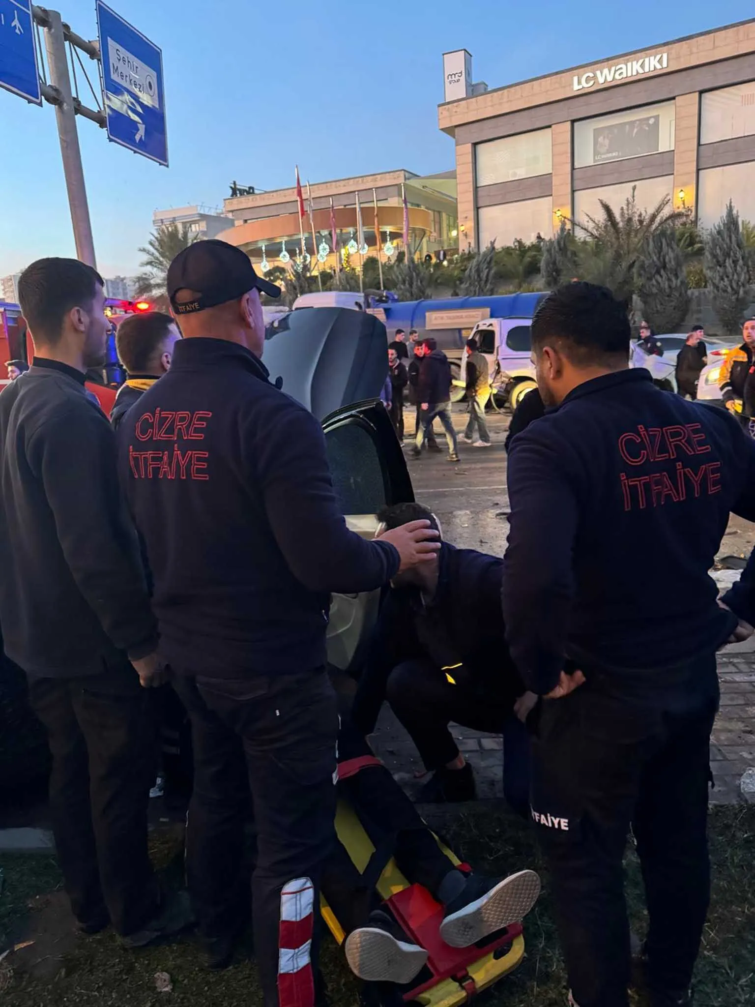 Surucusunun Kontrolunu Yitirdigi Vinc 6 Araca Carpti 7 Yarali 5