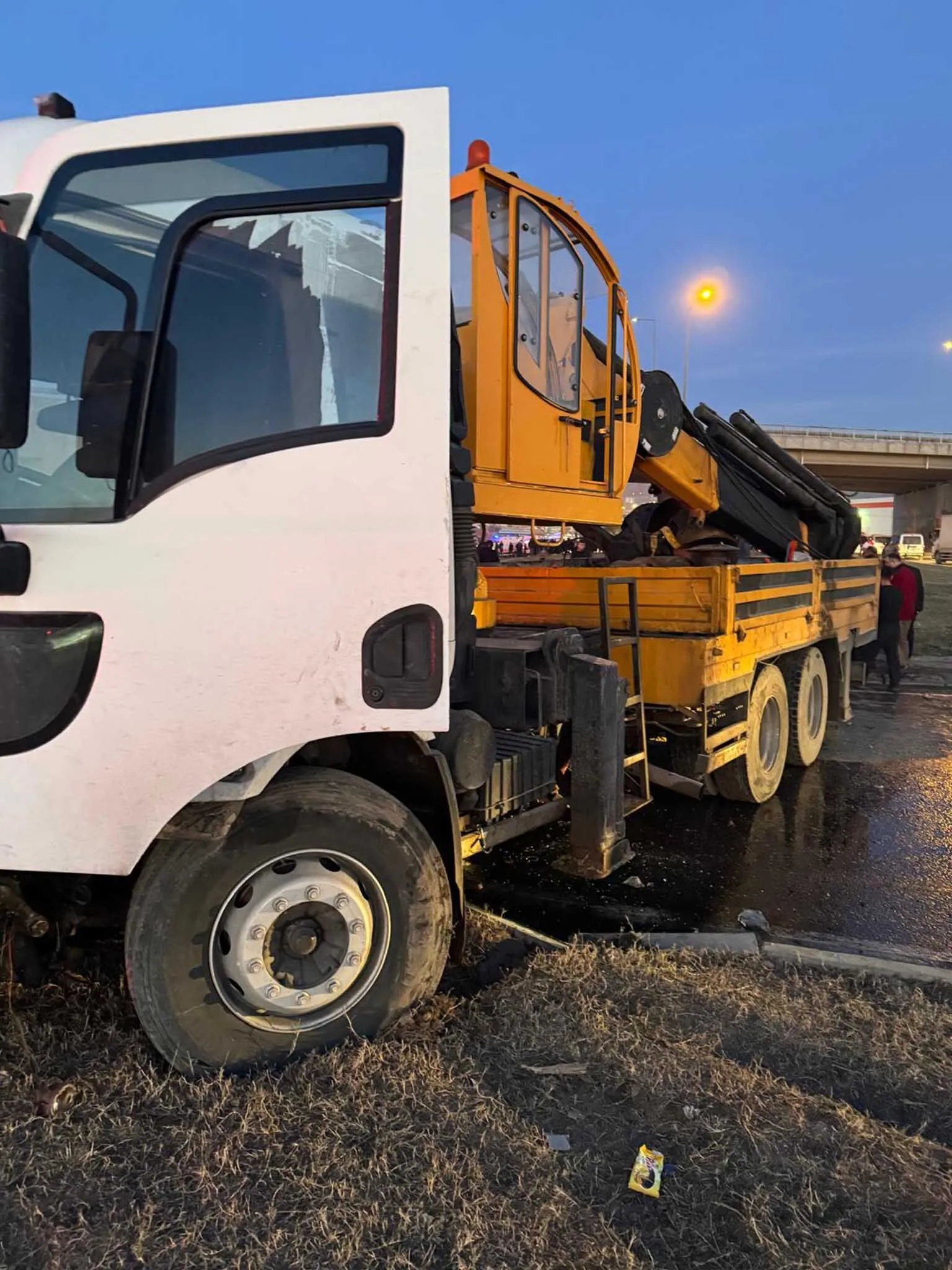 Surucusunun Kontrolunu Yitirdigi Vinc 6 Araca Carpti 7 Yarali 6