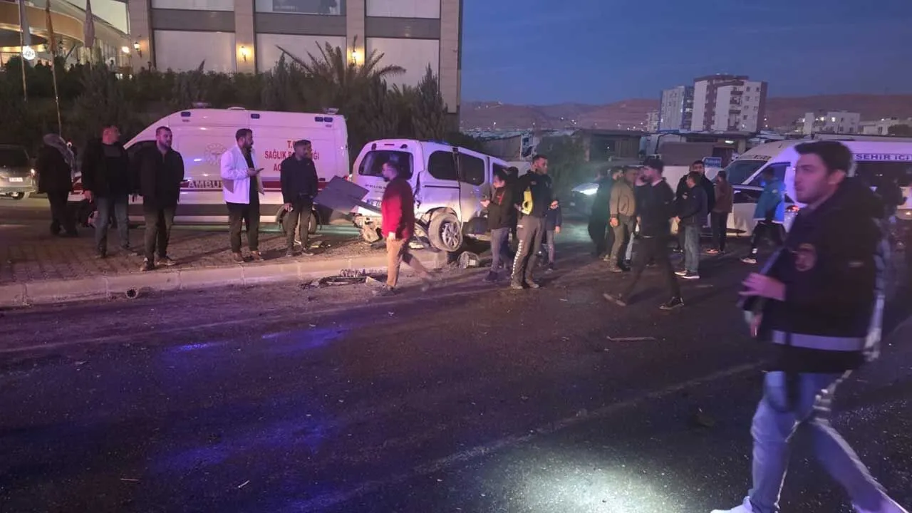 Surucusunun Kontrolunu Yitirdigi Vinc 6 Araca Carpti 7 Yarali 7