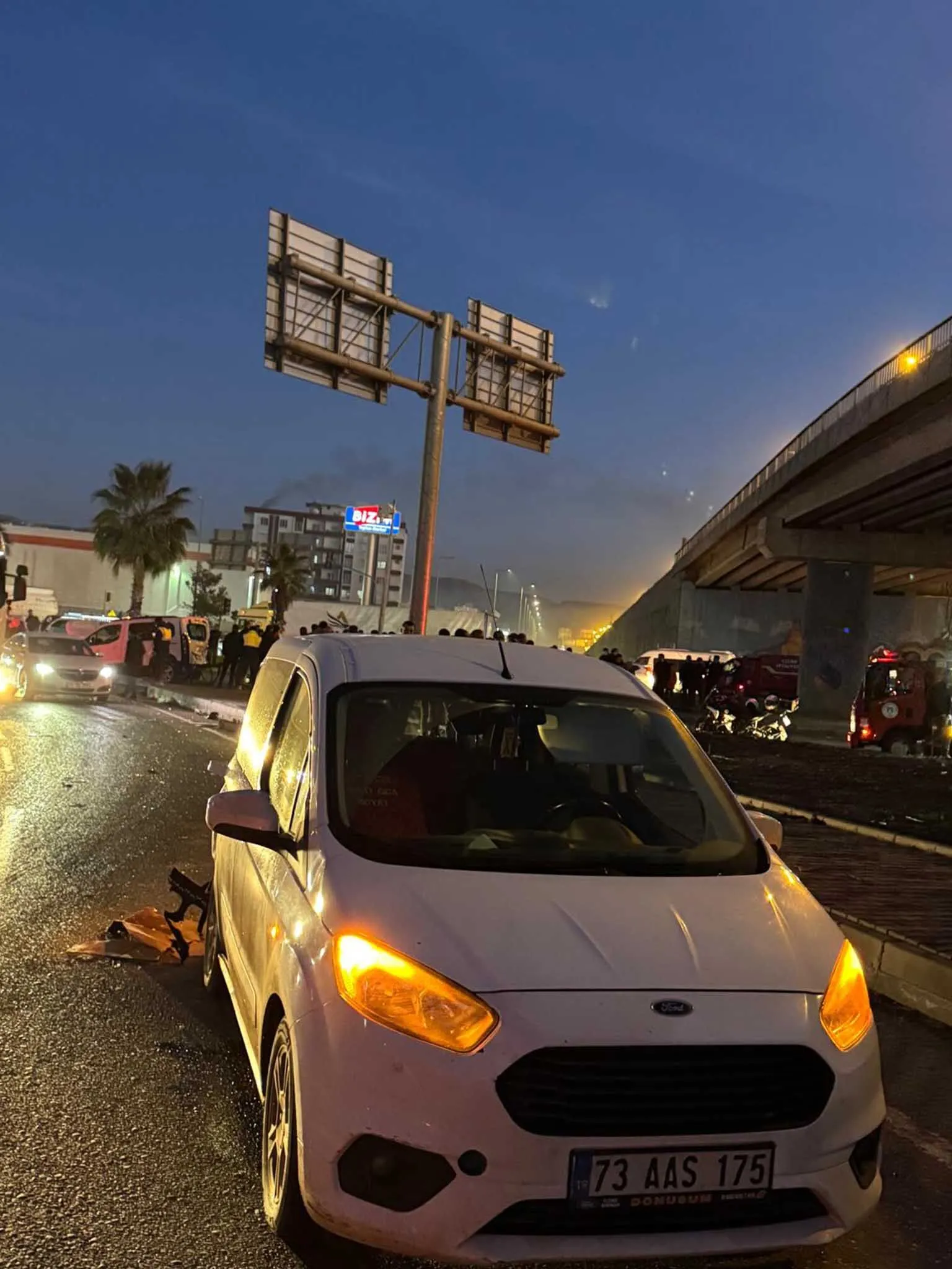 Surucusunun Kontrolunu Yitirdigi Vinc 6 Araca Carpti 7 Yarali 8