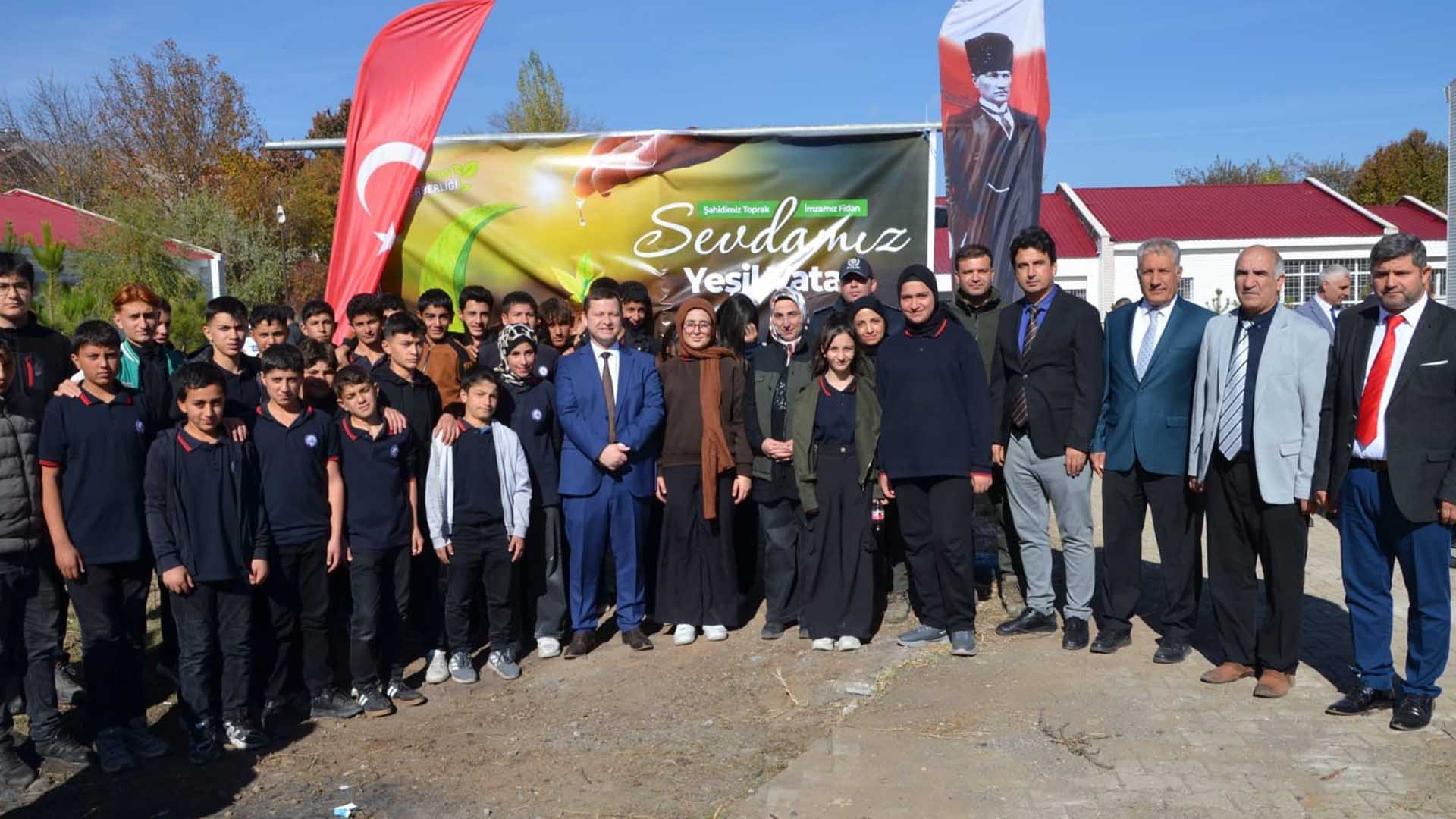 Tatvan’daki Okullar “Yeşil Vatan” Projesiyle Fidanlarla Buluşuyor 3