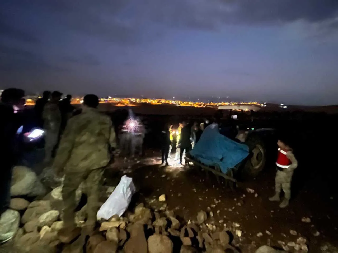 Traktor Ile Kultivatorun Arasinda Sikisan Ciftci Oldu 1