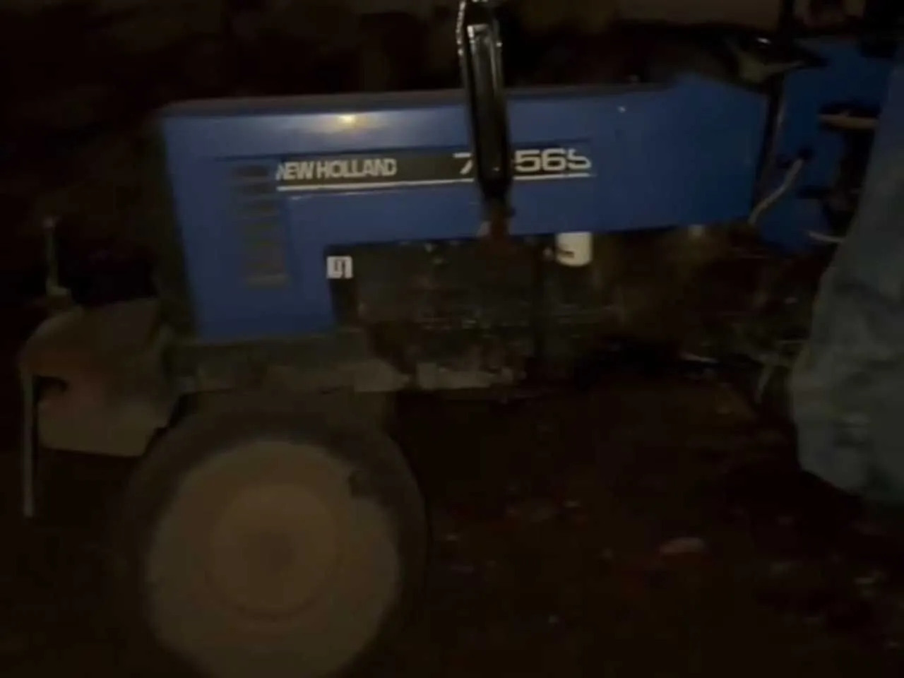 Traktor Ile Kultivatorun Arasinda Sikisan Ciftci Oldu 3