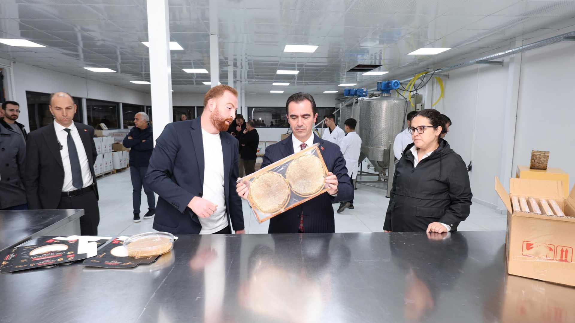 Vali Karakaya, Bitlis Osb’deki Fabrikaları Ziyaret Etti