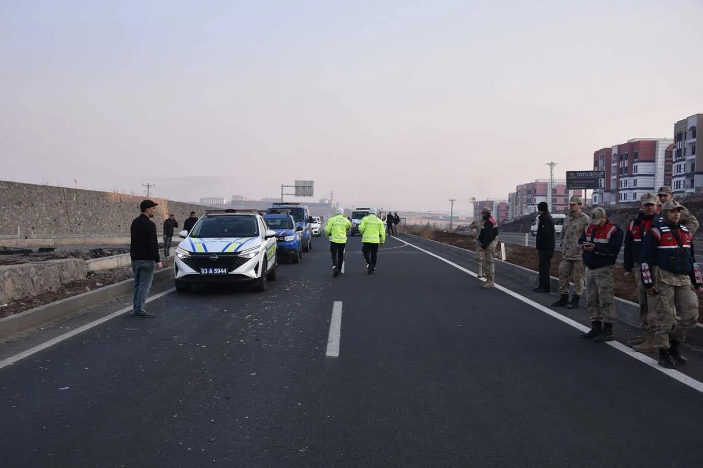 Yolun Karsisina Gecerken 2 Aracin Carptigi Adam Hayatini Kaybetti 3