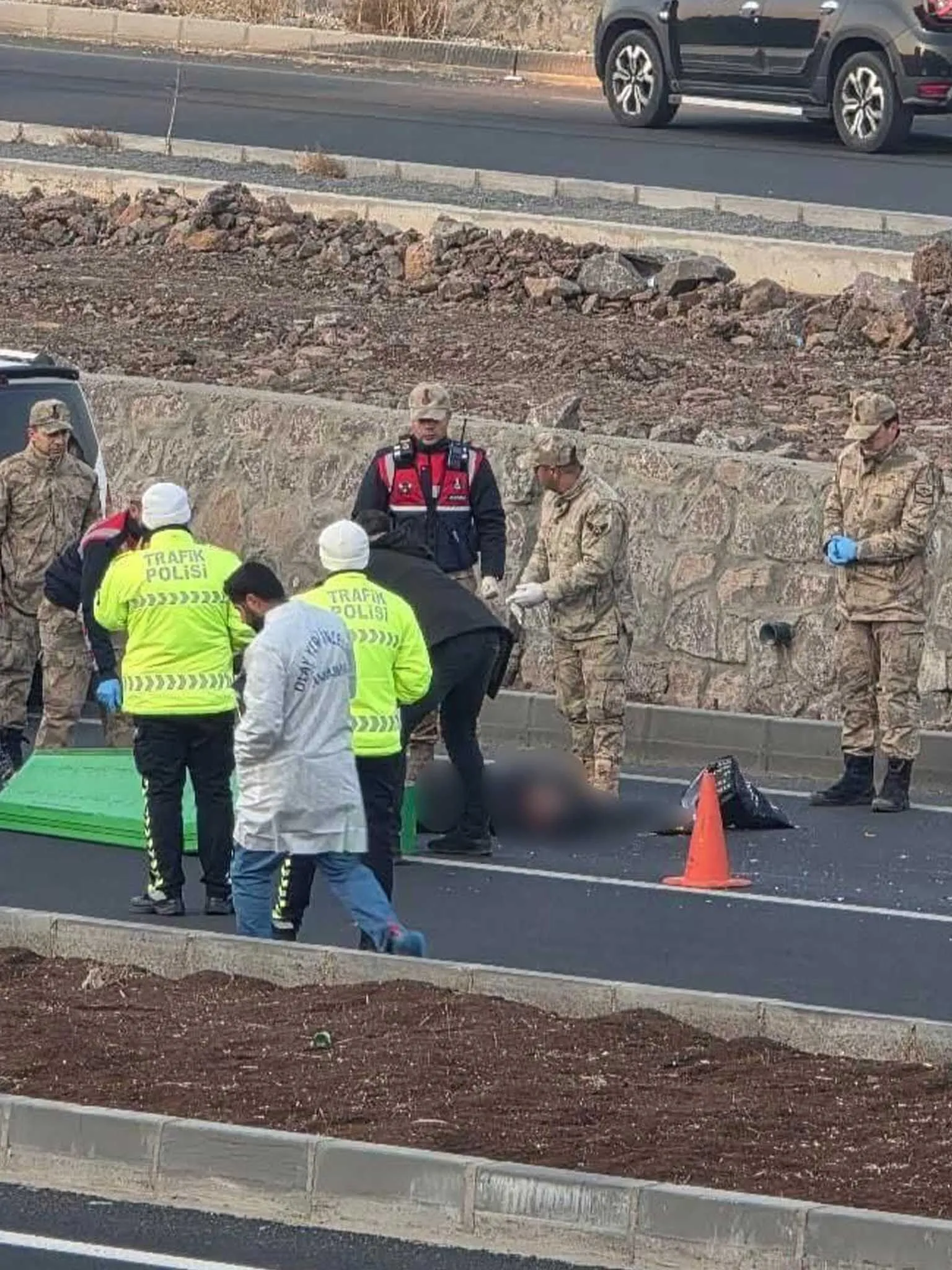 Yolun Karsisina Gecerken 2 Aracin Carptigi Adam Hayatini Kaybetti 5