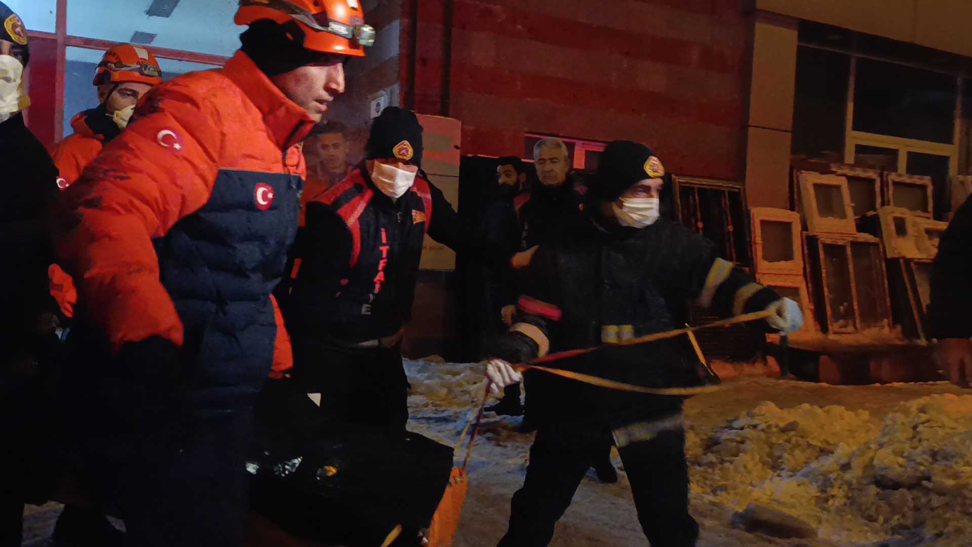 Bir Binanın 5. Katından Asansör Boşluğuna Düşen Genç Hayatını Kaybetti 2