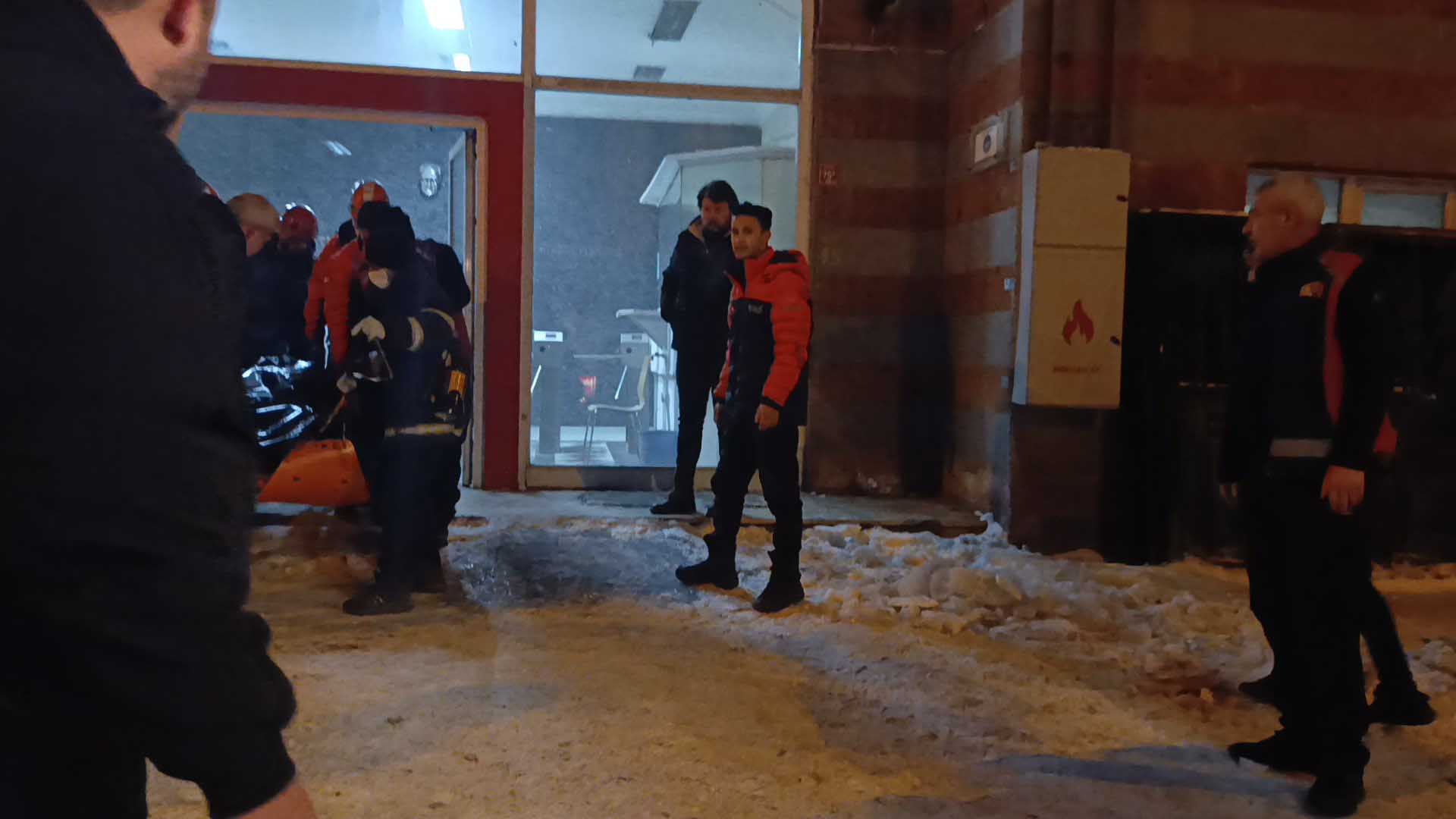 Bir Binanın 5. Katından Asansör Boşluğuna Düşen Genç Hayatını Kaybetti