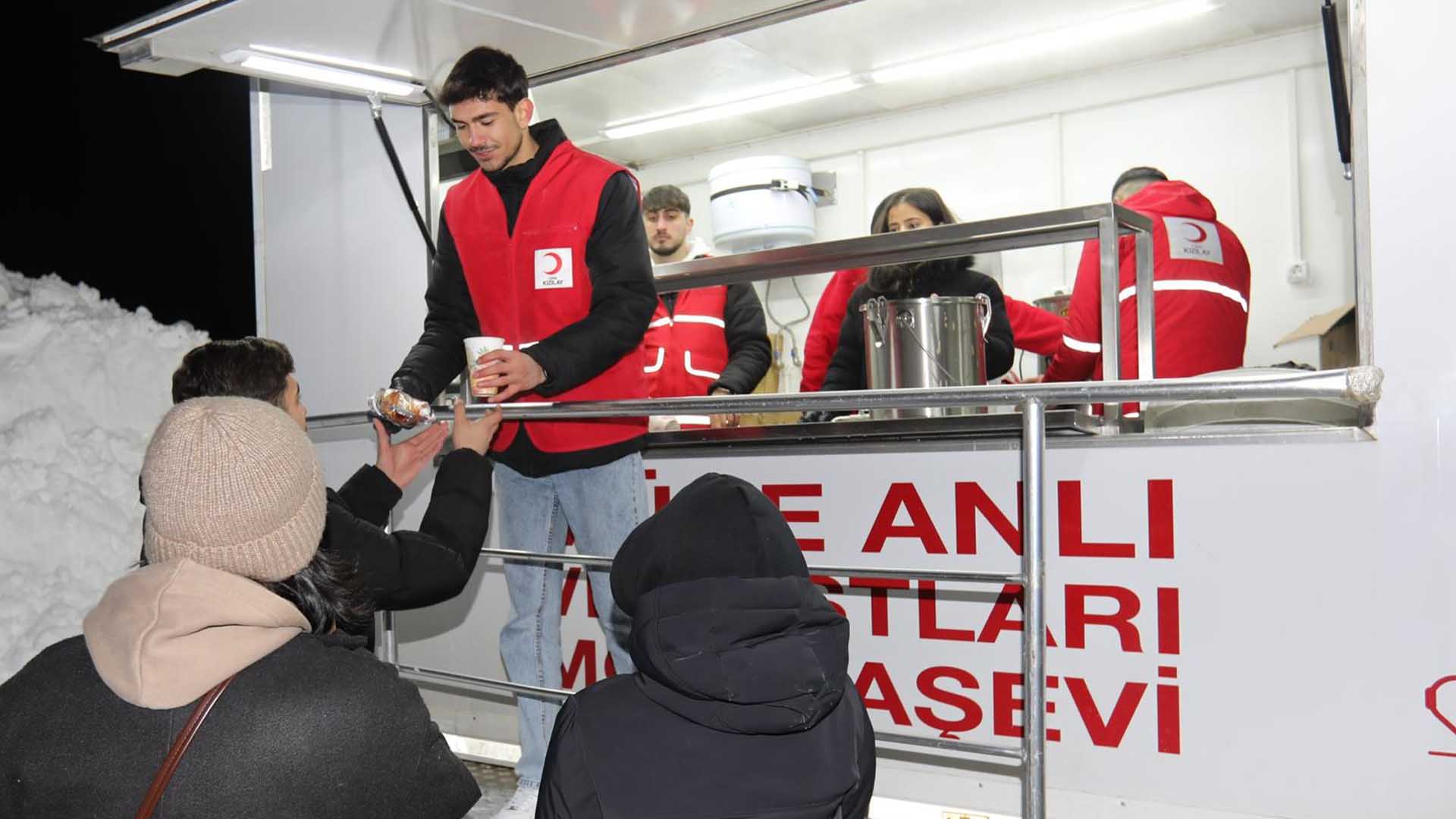 Bitlis Eren Üniversitesi Öğrencilerine Final Haftasında Sıcak Çorba Ikramı 4