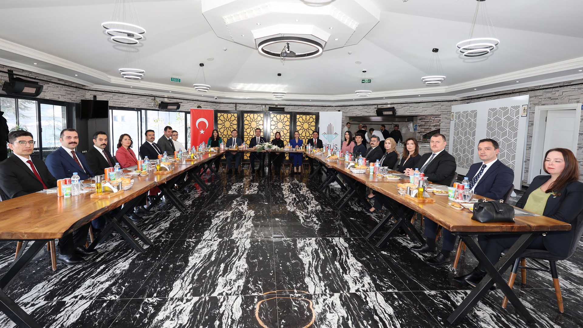 Bitlis Valisi Karakaya’dan Mülki İdare Amirlerine İdareciler Günü Tebriği 2