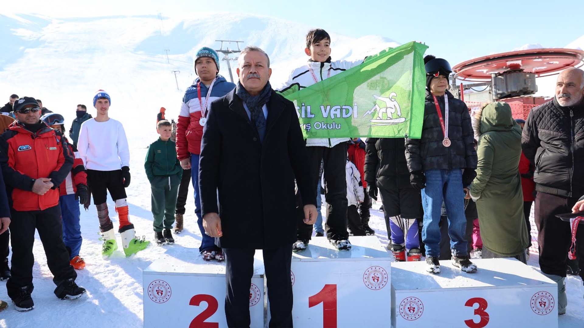 Bitlis’te Alp Disiplini, Snowboard Ve Kayaklı Koşu İl Birinciliği Müsabakaları Tamamlandı