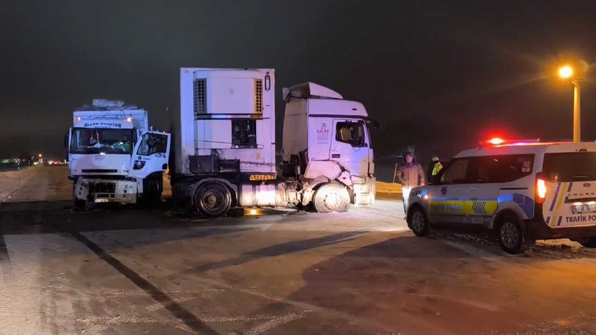 Bitlis'te İki Araç Feci Çarpıştı, 1 Kişi Yaralandı 1